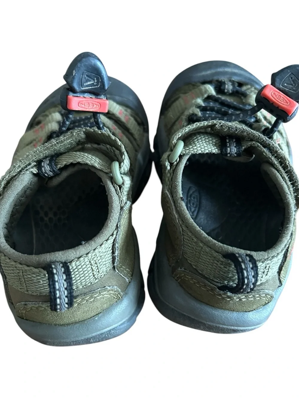 Keen sturdy closed